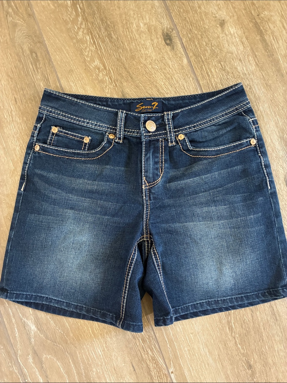 Seven7 Women's Medium Wash Denim Jean Shorts